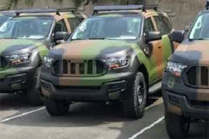 vehicules_at_everest